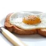 Egg allergy symptoms and risk factors