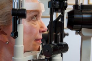 Glaucoma fall risk in elderly reduced, detected early by measuring gait abnormalities