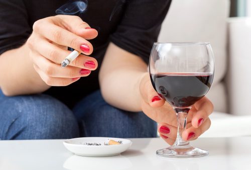 Recovering alcoholics prone to relapse if smokers