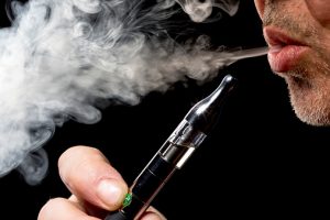 Acute hypersensitivity pneumonitis found in user of e-cigarettes: Case study