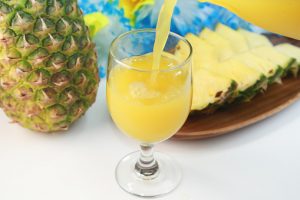 10 health benefits of drinking pineapple juice