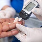 Measuring blood sugar with a blood glucose meter