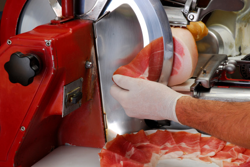 Harmful bacteria served up at lo...