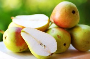 Pears healthy snack that helps lower your blood pressure
