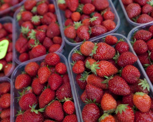 strawberries help reduce ldl cholesterol naturally