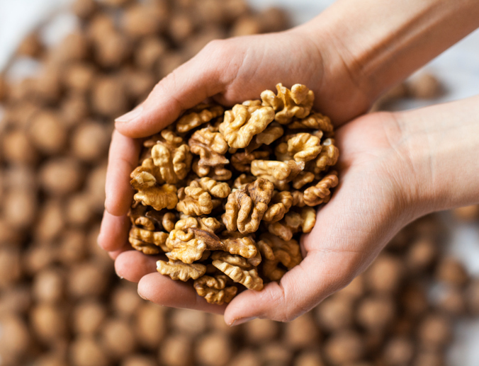 Eating walnuts may reduce risk o...