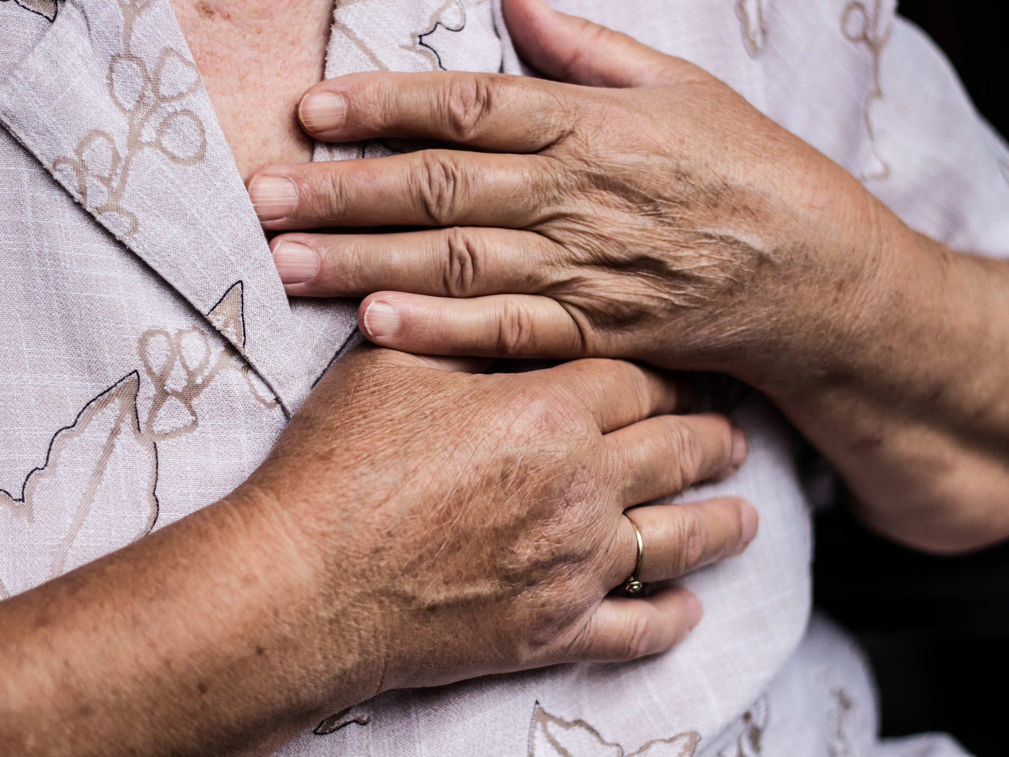 Angina in elderly: Causes, sympt...