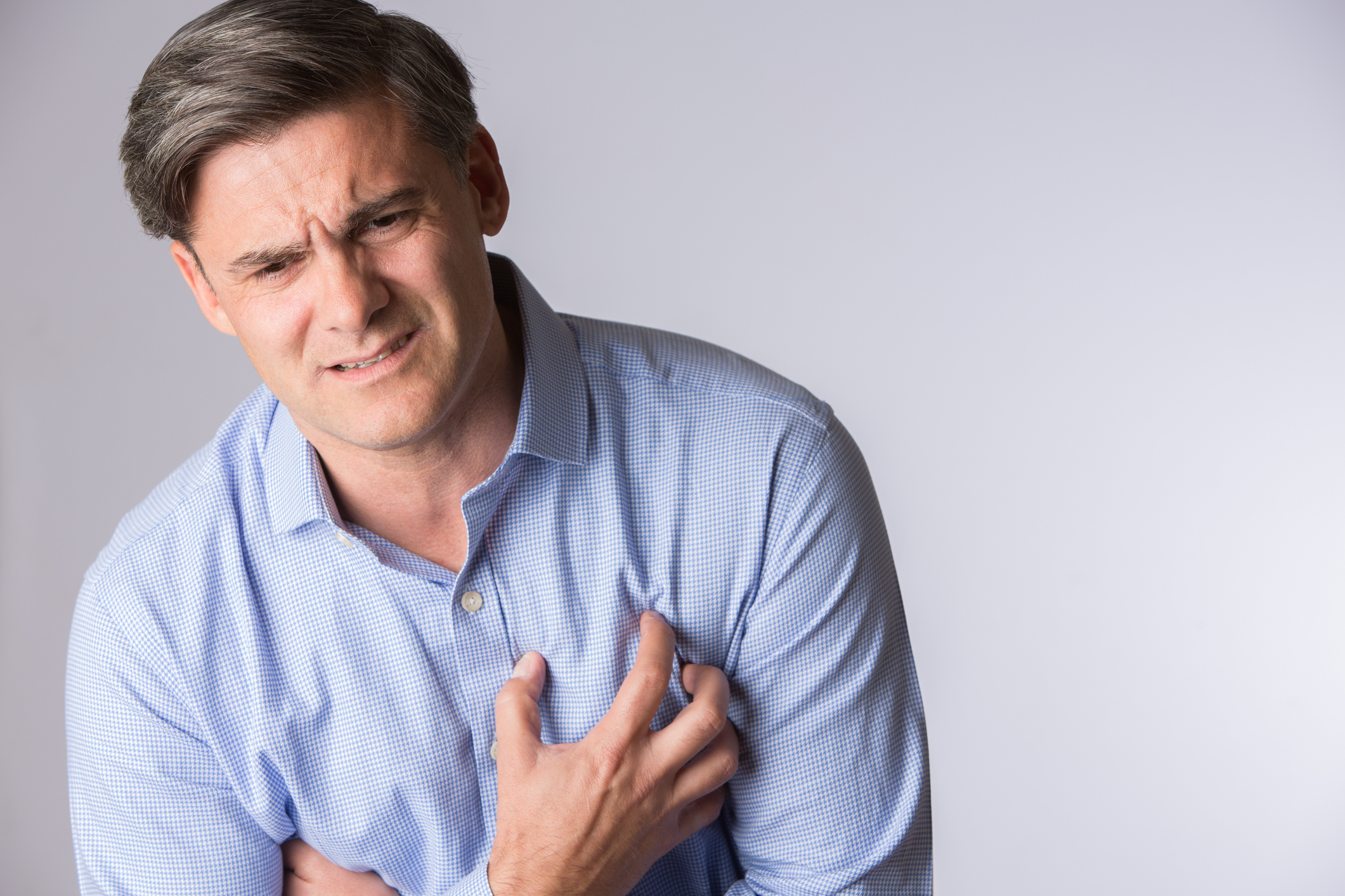 Chest pain: Common causes and sy...