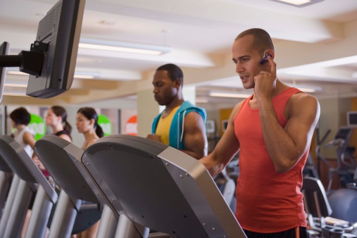 Cell phone use affects workout i...