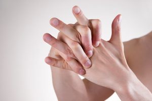 Does cracking knuckles cause arthritis