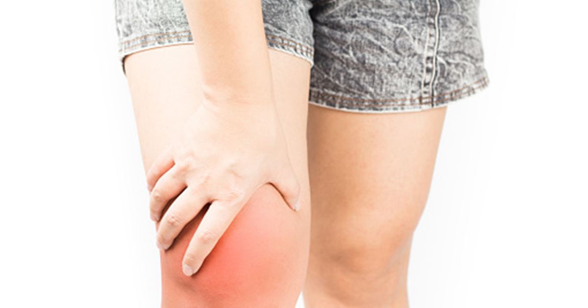 What is knee effusion (water on the knee)? Causes, symptoms, and tests