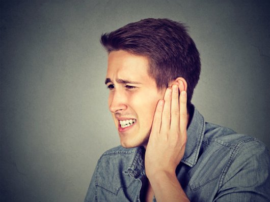 Fluttering in ear: Causes, sympt...