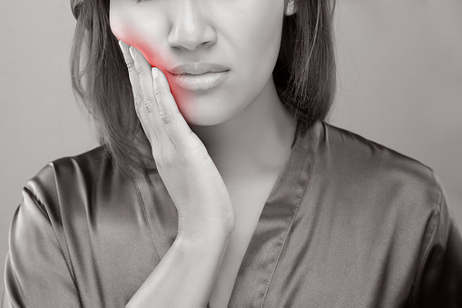 Jaw pain on one side: Causes and...