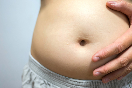 What causes abdominal swelling (...