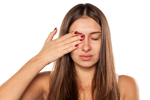 What causes blepharospasm? Types...