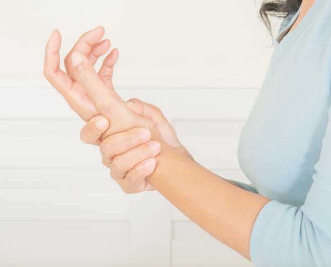 Wrist Arthritis: Causes, Symptom...