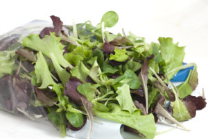 two-colored salad with freshness-saving package